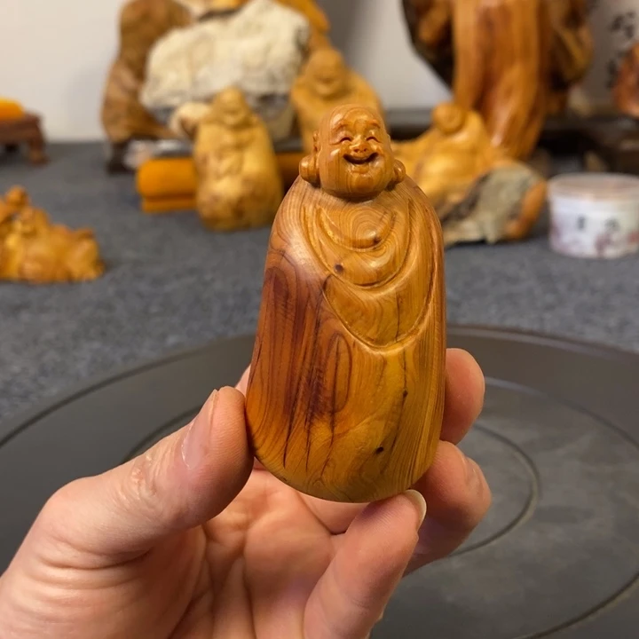 柏木（崖柏）弥勒佛手把件