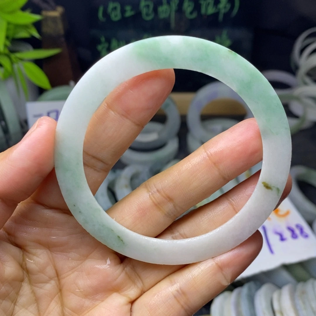 定制翡翠未镶嵌手镯