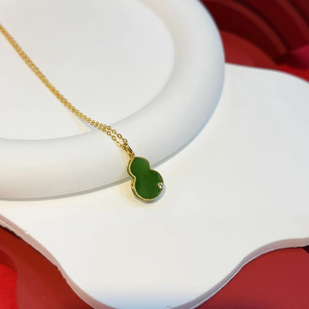 18K金16*10mm和田玉碧玉葫芦吊坠HE00749