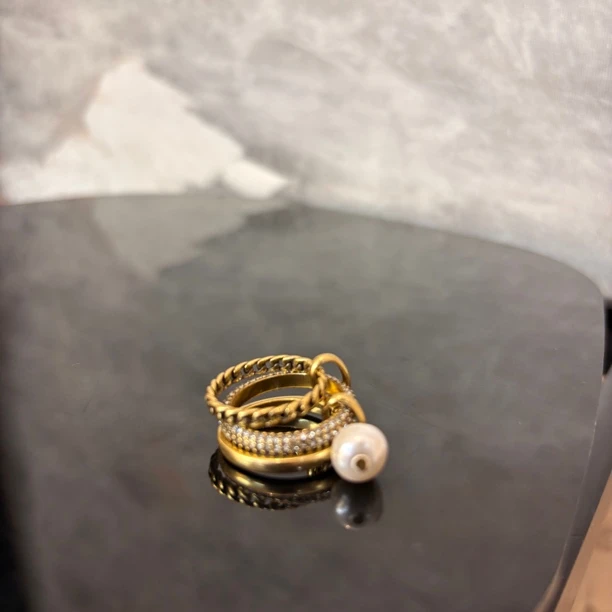 铜合金合成锆石戒指 字母z子连着三个戒指JZ1625