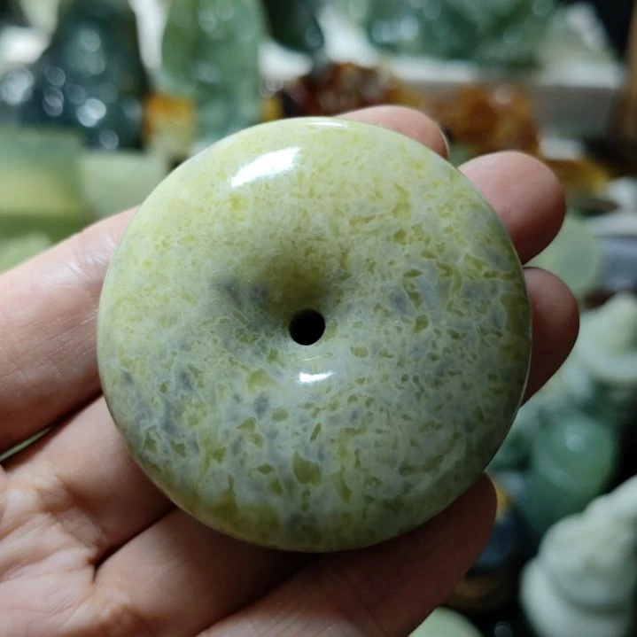 岫玉未镶嵌平安扣