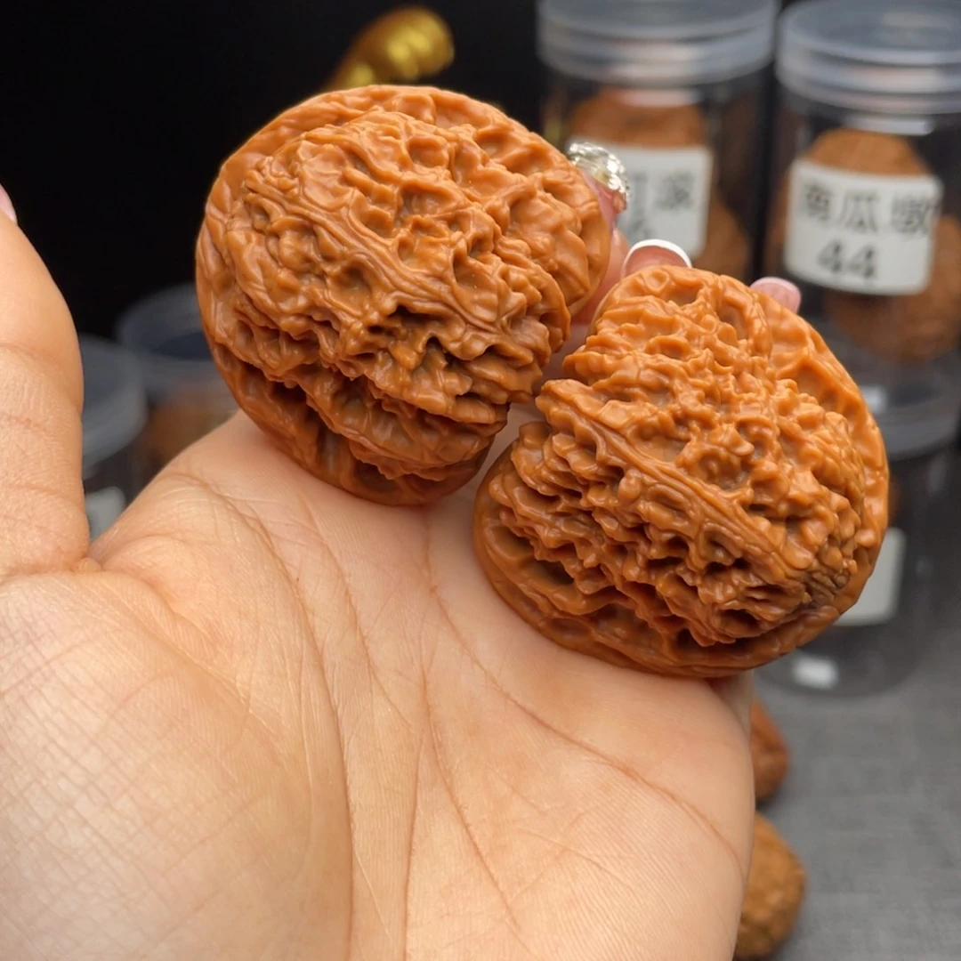 文玩核桃把件湖****司毕业南疆