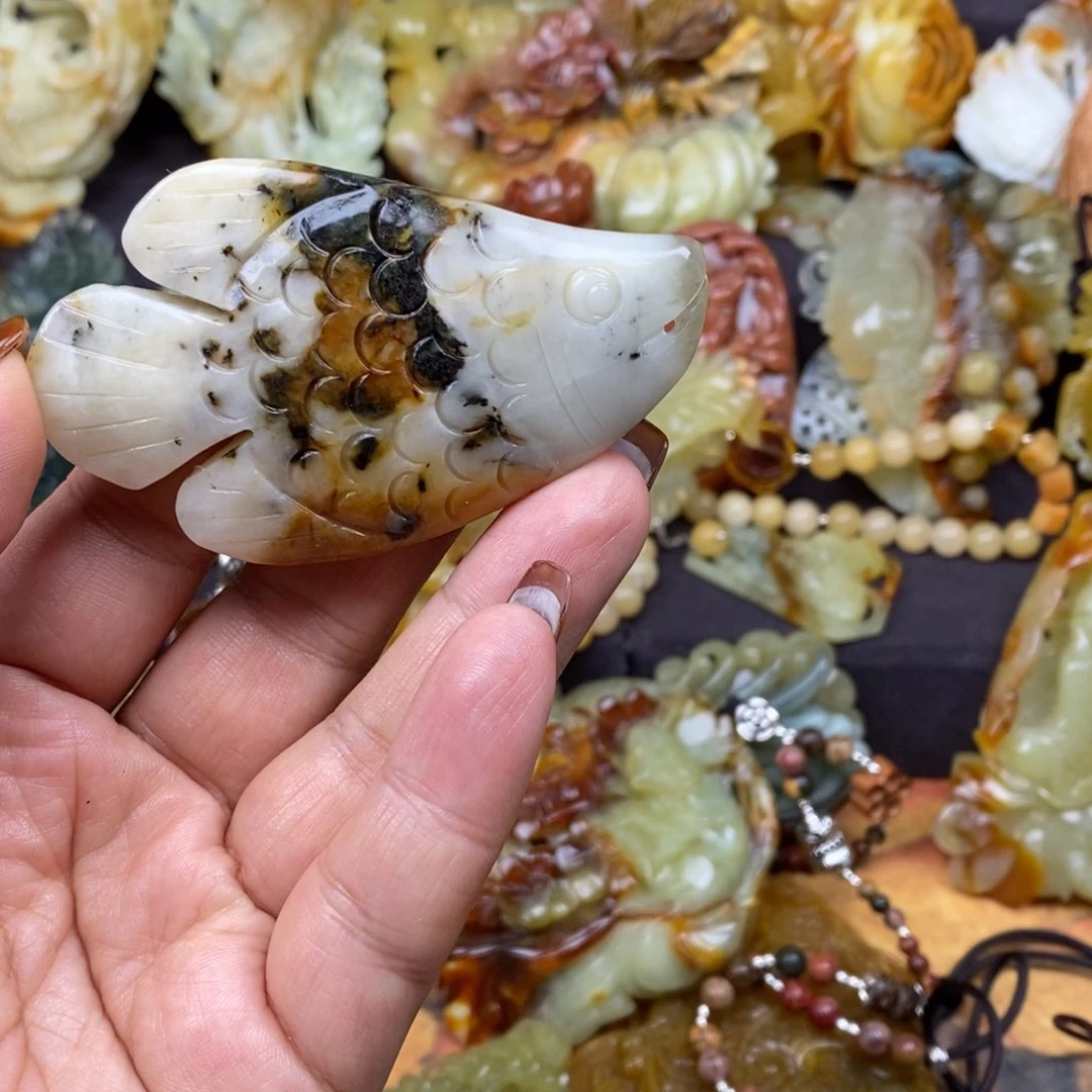 蛇纹石玉颈饰未镶嵌