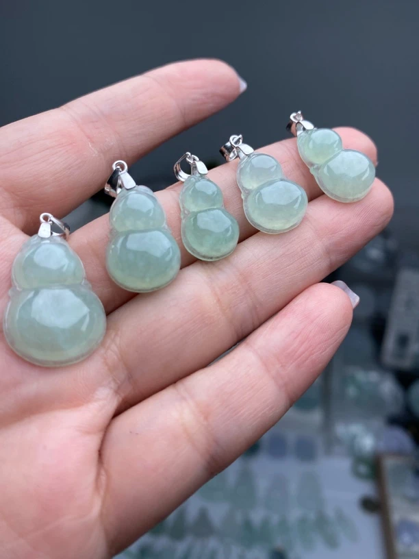 天然翡翠a货晴底色小葫芦