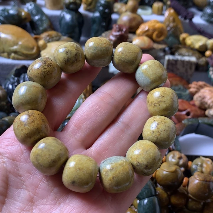 未镶嵌岫岩河磨玉（透闪石质玉）把件风*语