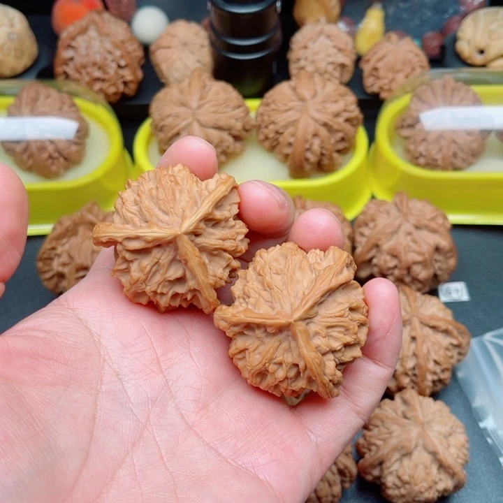 东***命文玩核桃把件盘山三棱43×42×42