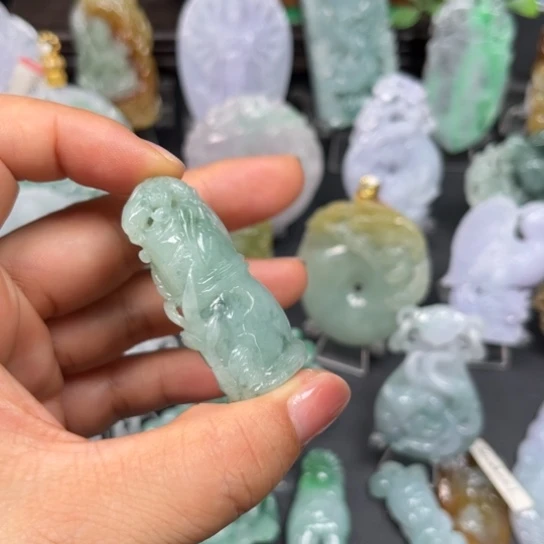 翡翠未镶嵌颈饰翡翠