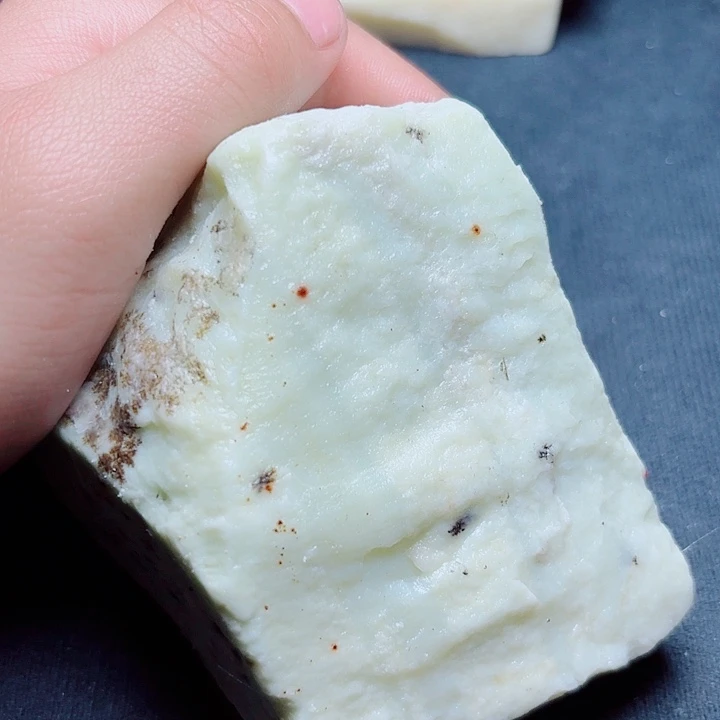 和田玉（糖玉）未镶嵌珠宝奇石
