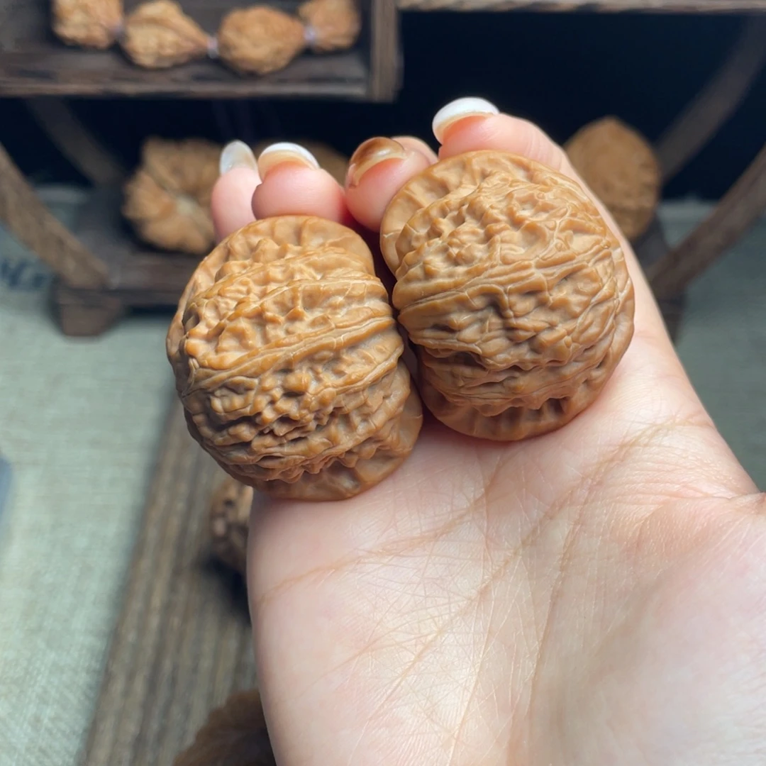 文玩核桃吊坠头货白狮子42 全品白茬精配
