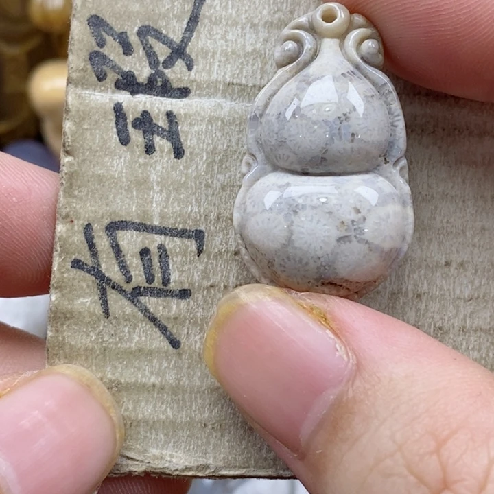颈饰未镶嵌硅化珊瑚（珊瑚玉）不*小