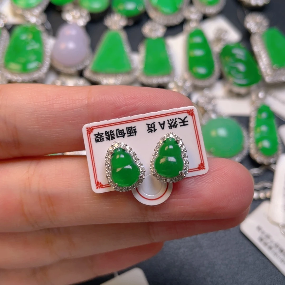 Q***呐翡翠银S925镶嵌颈饰