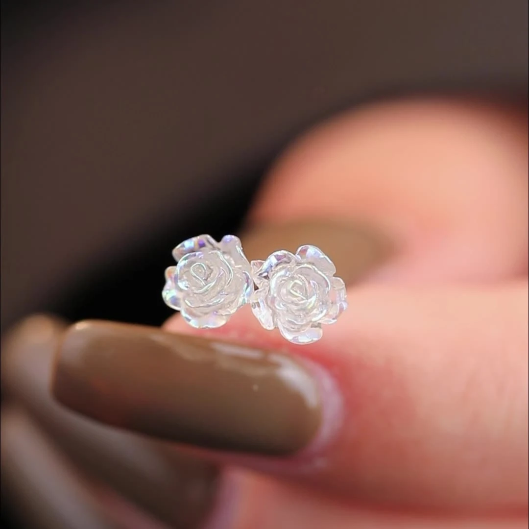 925银耳饰 s925纯银清冷幻彩白玫瑰花耳钉女法式复古轻奢甜美耳饰