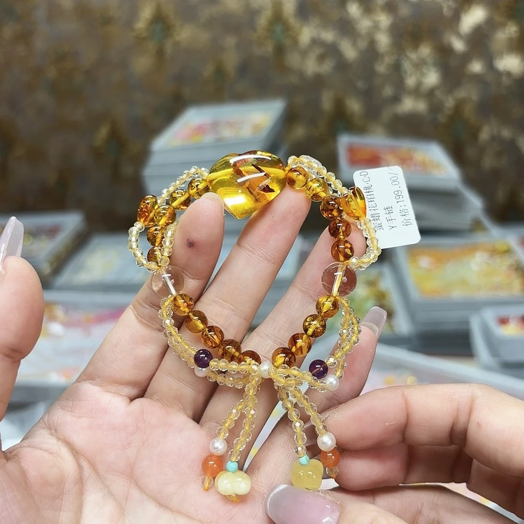 琥珀未镶嵌颈饰琥珀