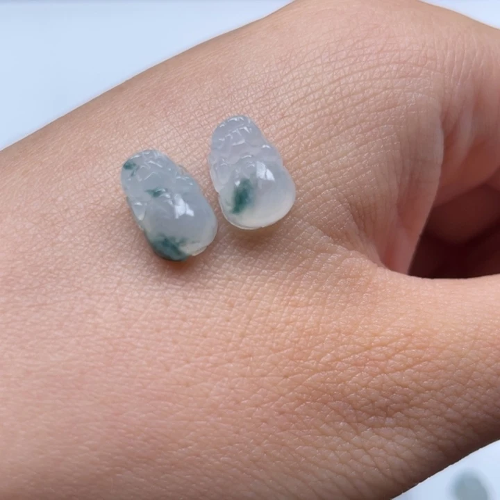 石***昊翡翠未镶嵌颈饰貔恘