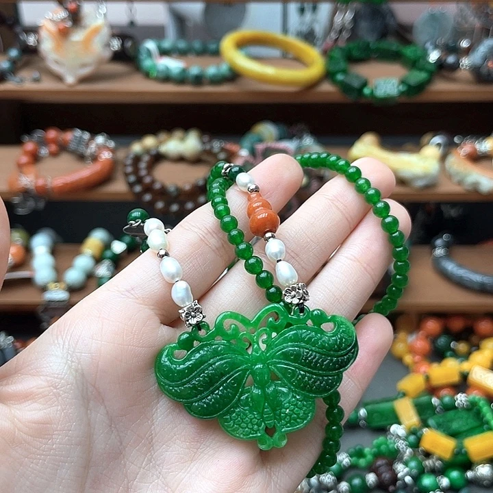 翡翠未镶嵌颈饰饰品