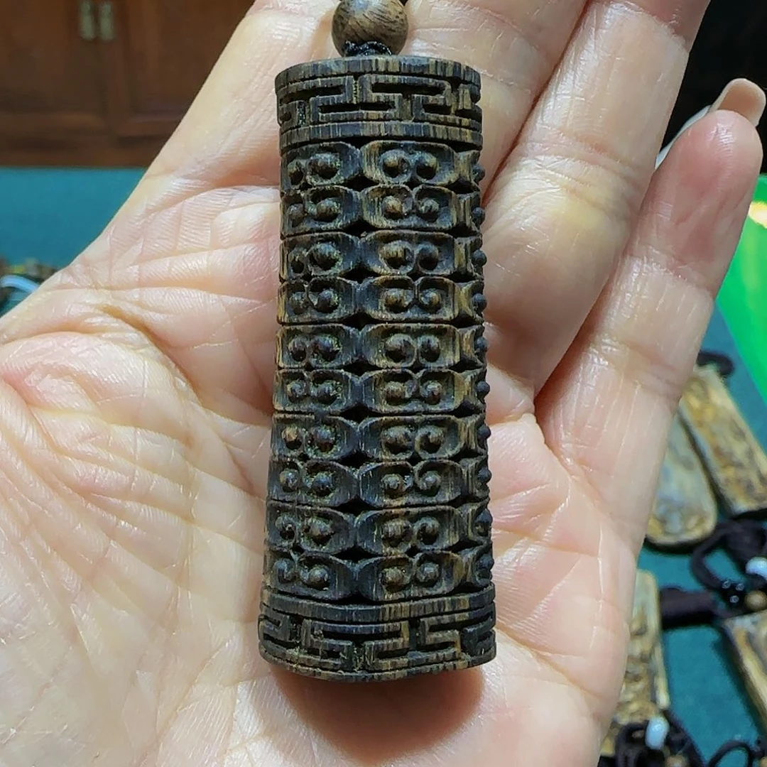 沉香吊坠海南白奇乌身树心油雕刻天珠带绳13.5克