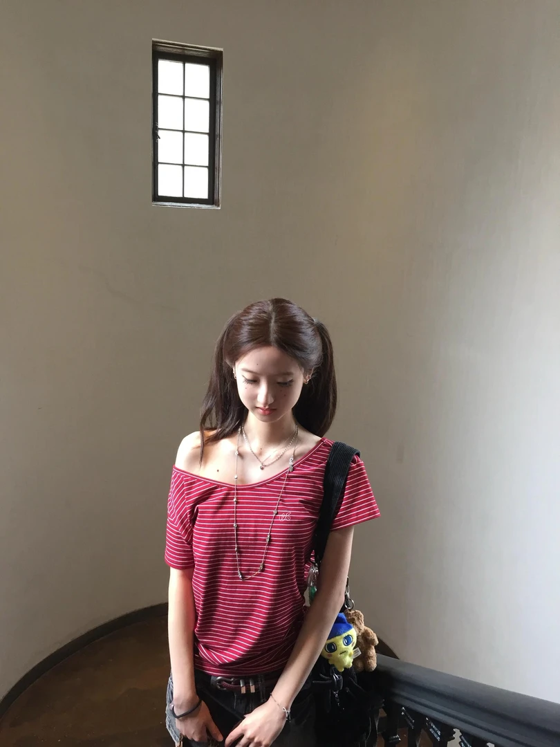 WRXS 一衣多穿宽松大领口T恤女下摆抽皱红白条纹复古修身短袖上衣