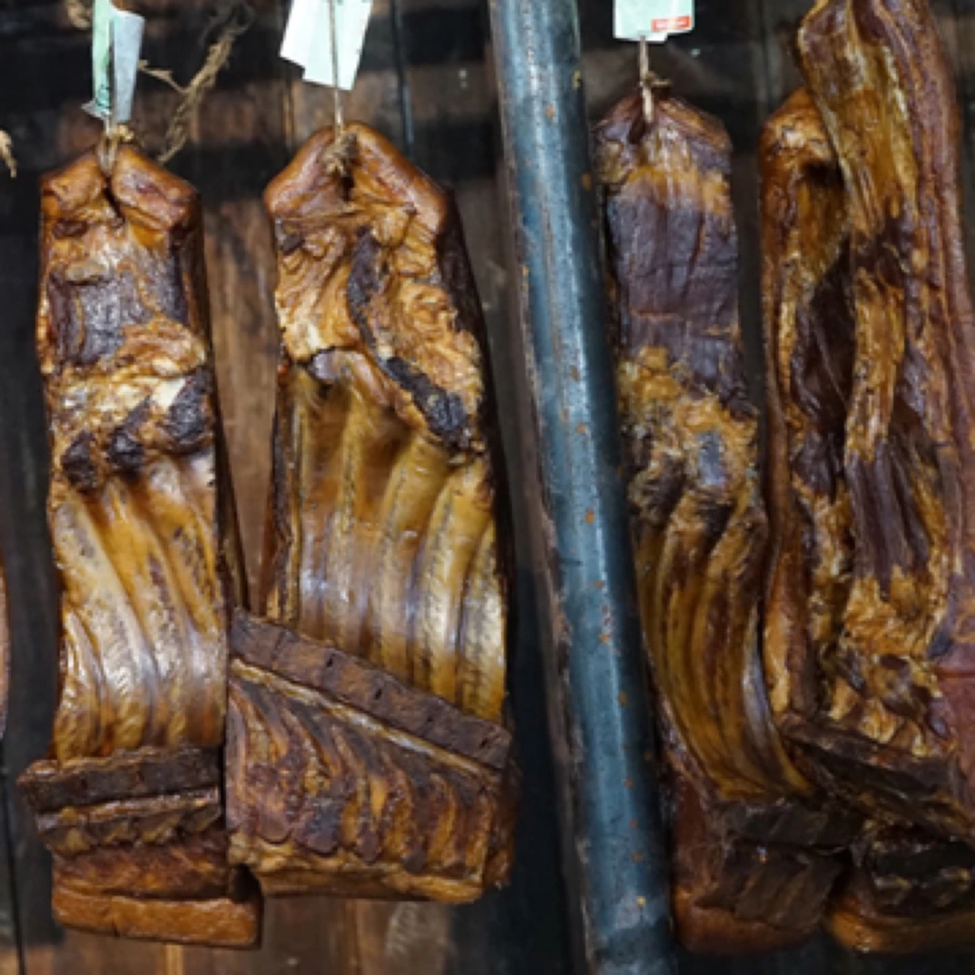 恩施土猪腊肉柴火烟熏肉柏树枝小火慢熏粮食猪腊肉高山特产土家肉