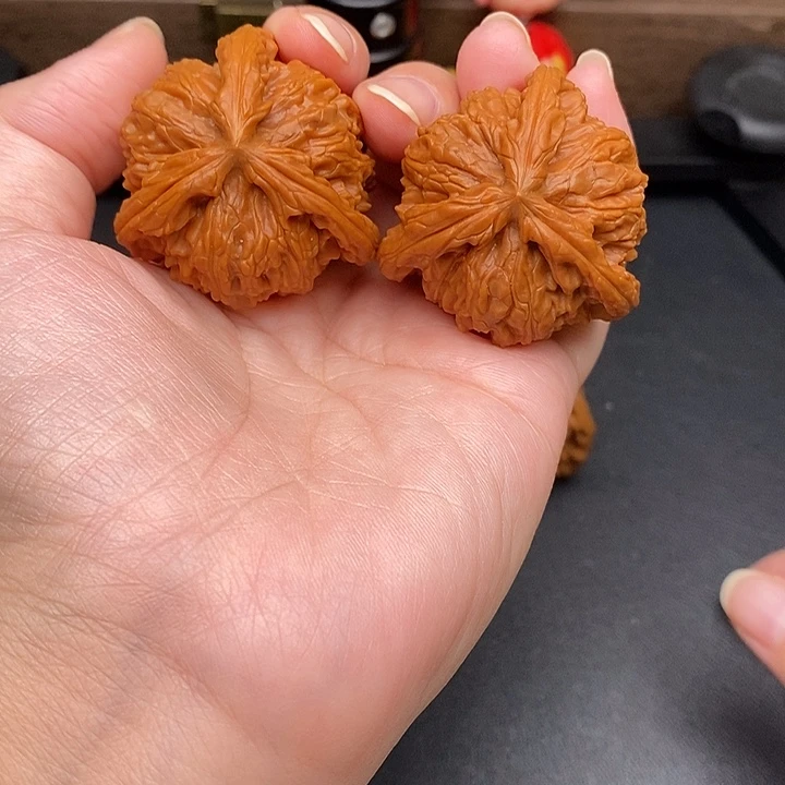 文玩核桃把件白奔