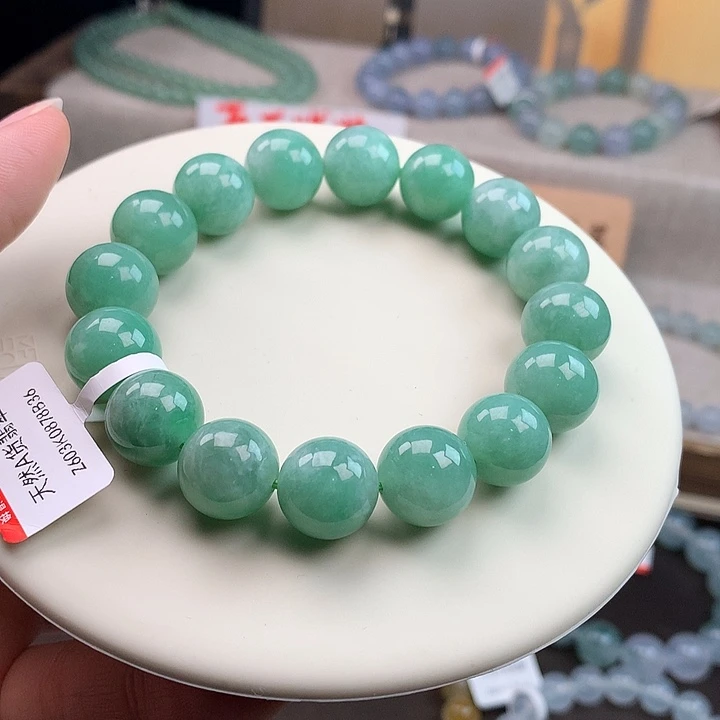 翡翠未镶嵌手链果阳绿，无瑕，炸