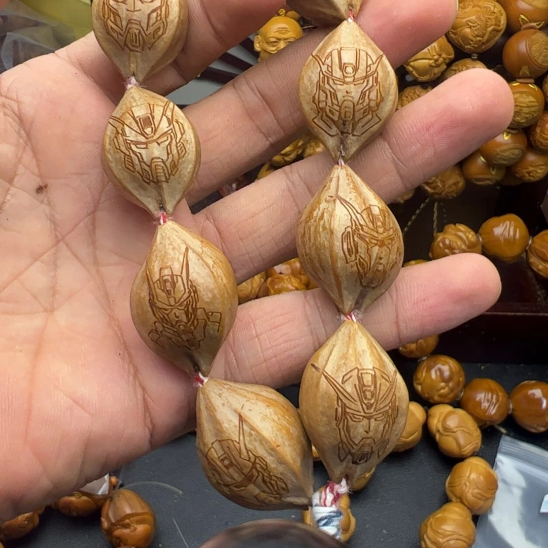 吊坠橄榄核素盒变形金刚