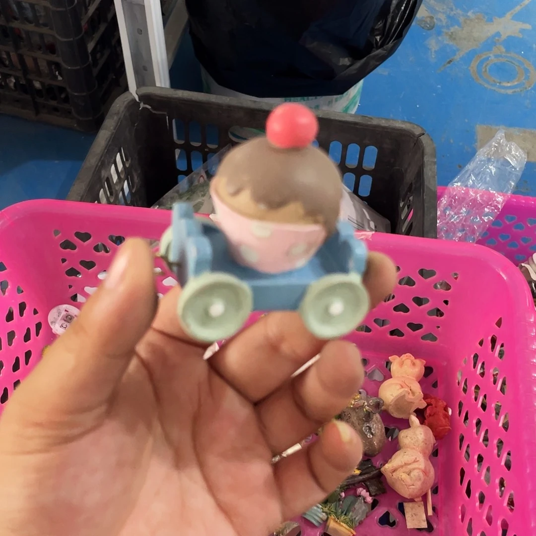 摆件微瑕。               9