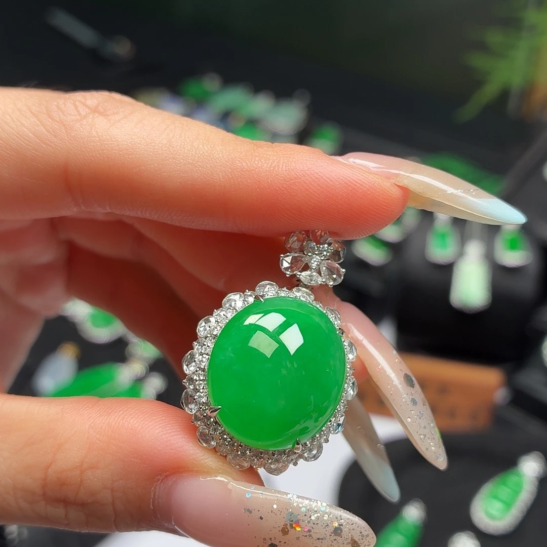 翡翠18K金镶嵌颈饰026蛋面吊坠