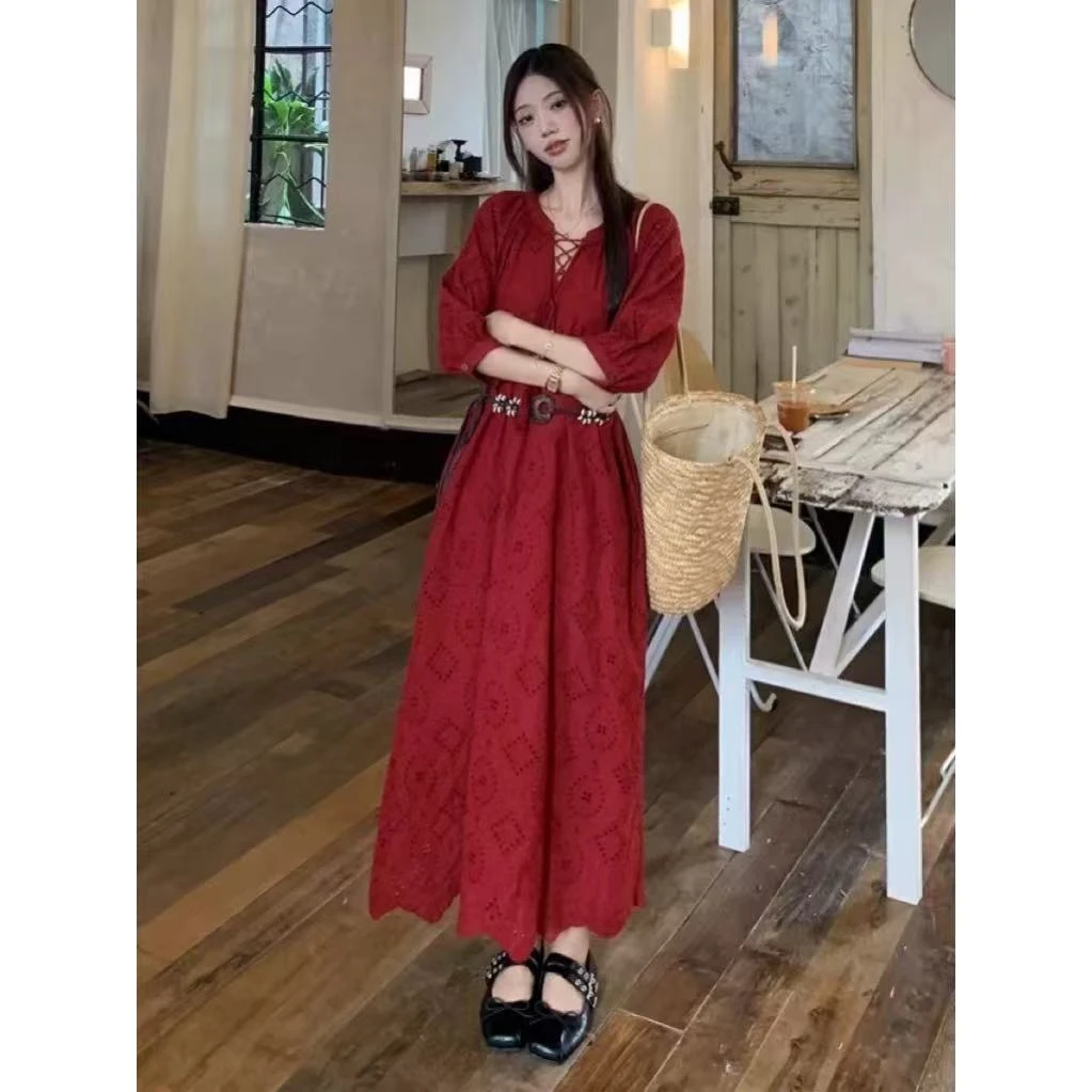 异域风情复古长裙民族风镂空刺绣红裙新疆西北旅游度假穿搭连衣裙