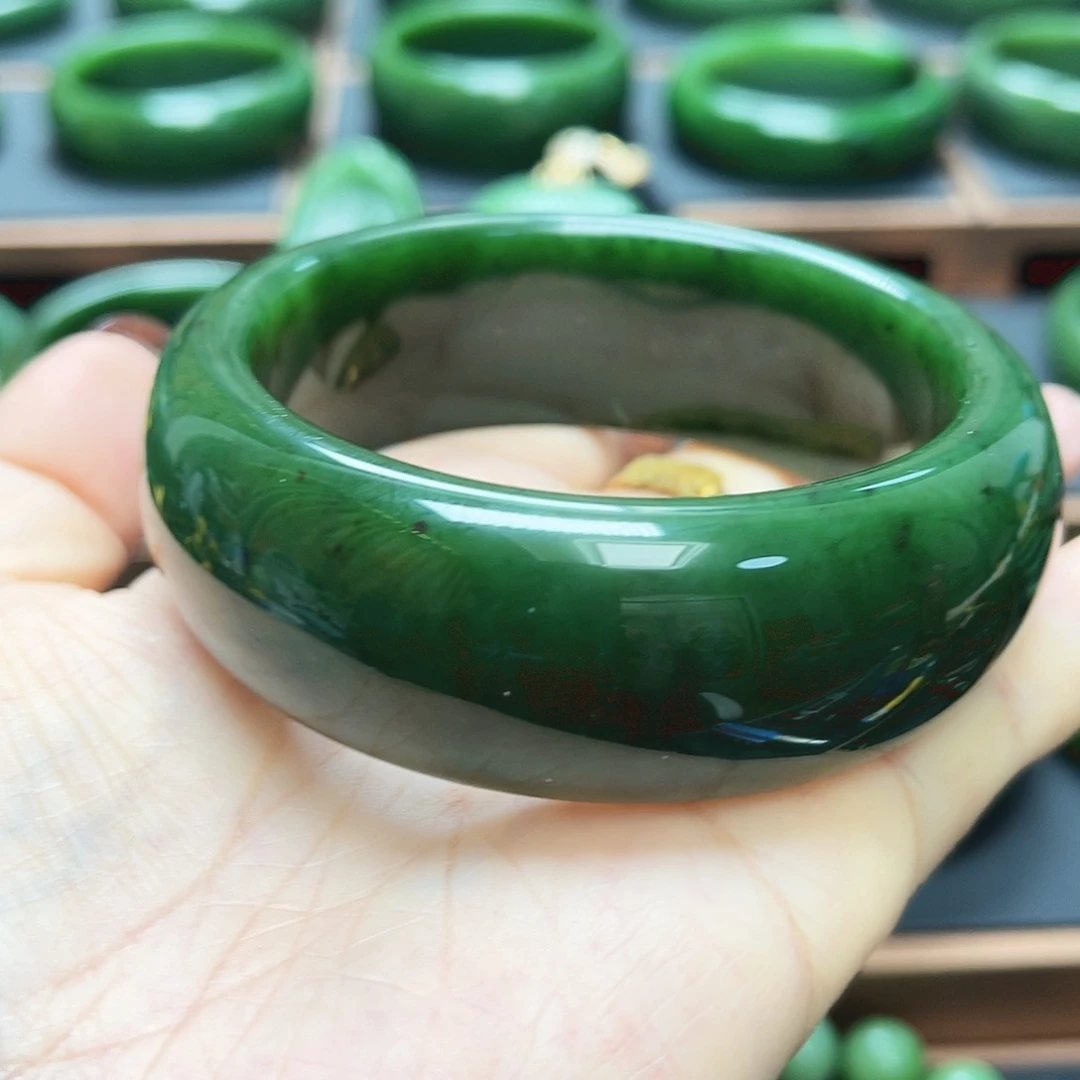 和田玉（碧玉）未镶嵌手镯