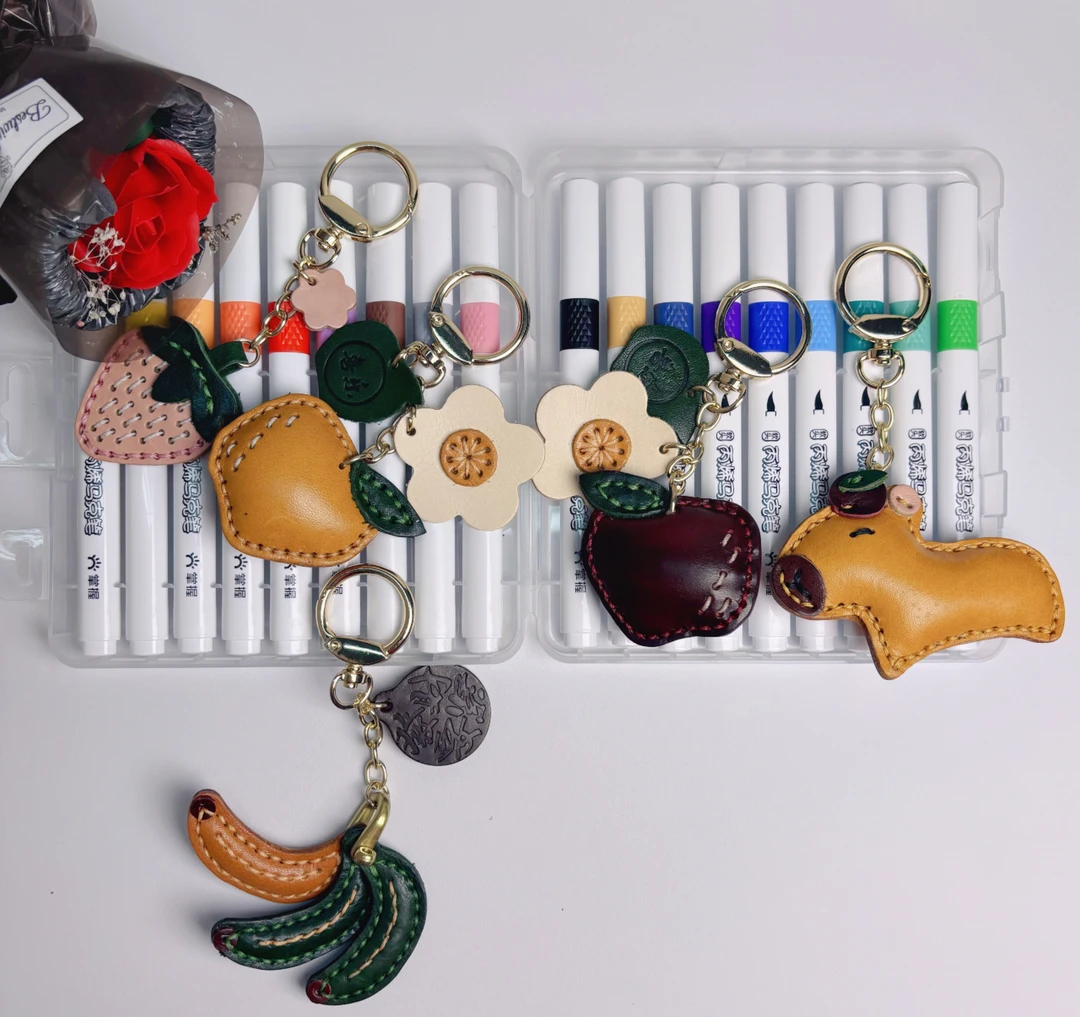 2025小众爆款创意钥匙扣手工diy挂饰小众挂件卡通包挂件可爱