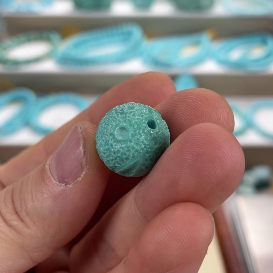 绿松石未镶嵌颈饰