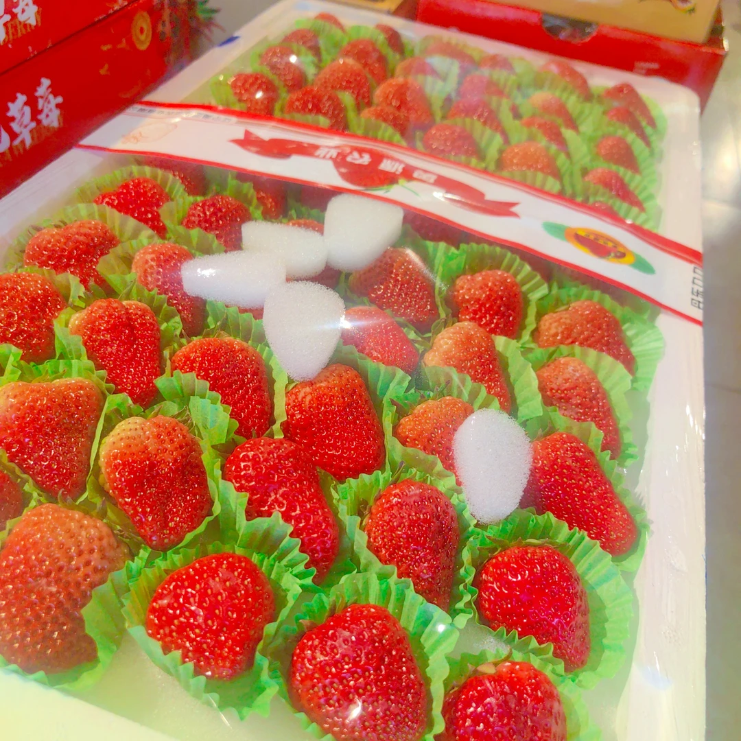 特价6排草莓一箱（整箱水果个别有坏粒无售后介意勿拍）