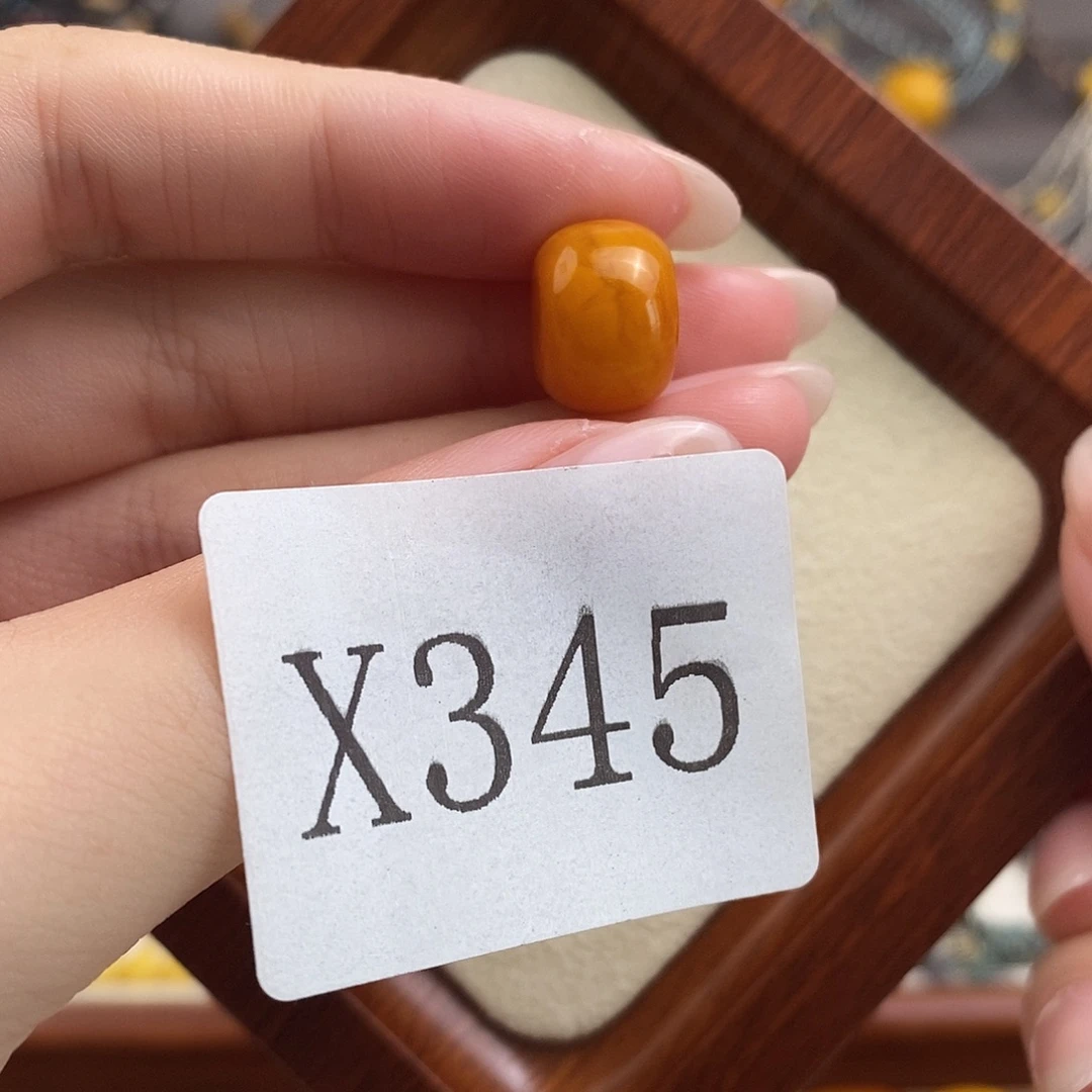 蜜蜡未镶嵌珠宝奇石