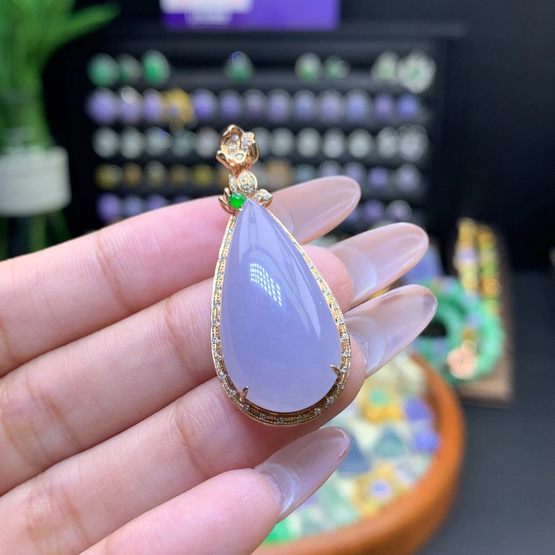 翡翠18K金镶嵌颈饰