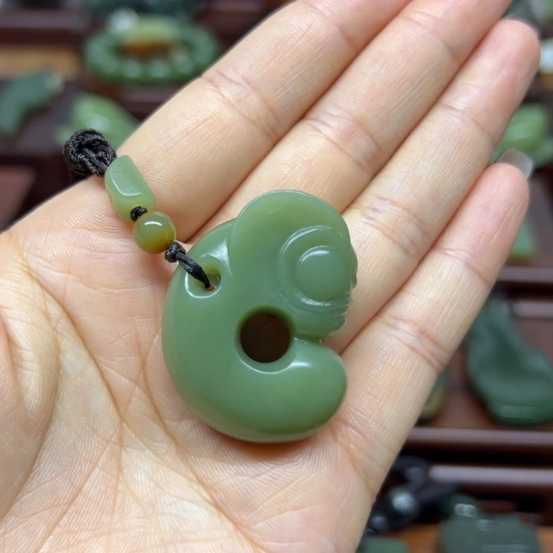 【闪购商品】颈饰未镶嵌岫岩老玉（透闪石质玉）玉猪龙