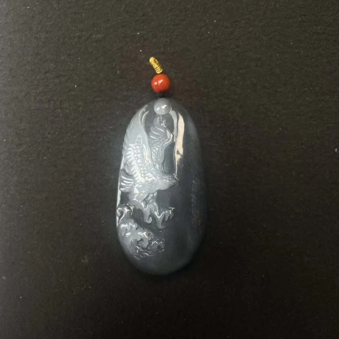lot1534和田玉鹰挂坠 青花 72.1*38.3*14.5mm/71.8g/北京世纪