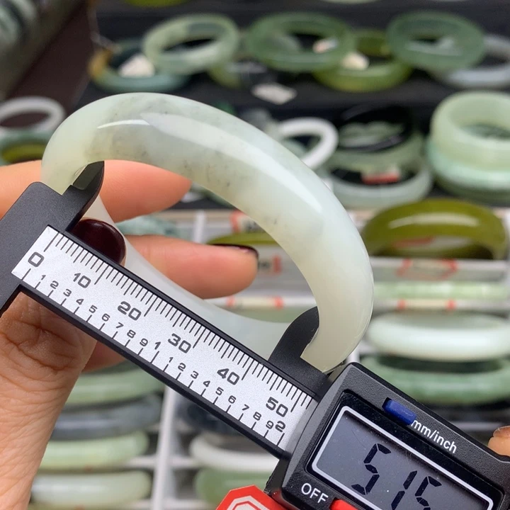 蛇纹石玉未镶嵌手镯1036