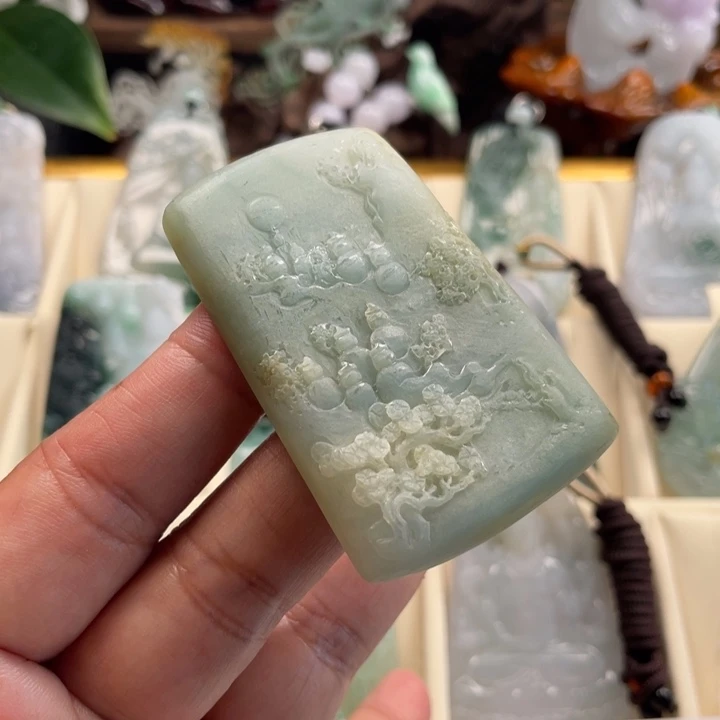 翡翠未镶嵌颈饰玉