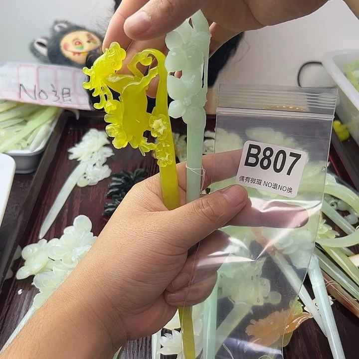 年***糕蛇纹石玉合金发饰