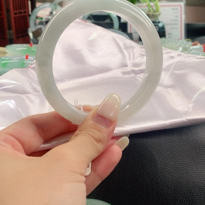 翡翠未镶嵌手镯61圈口
