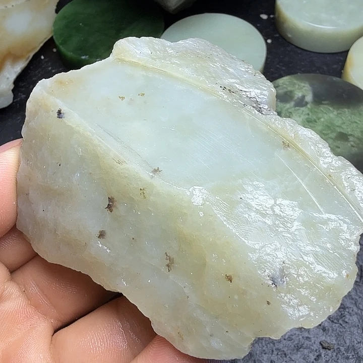 和田玉（糖玉）未镶嵌珠宝奇石