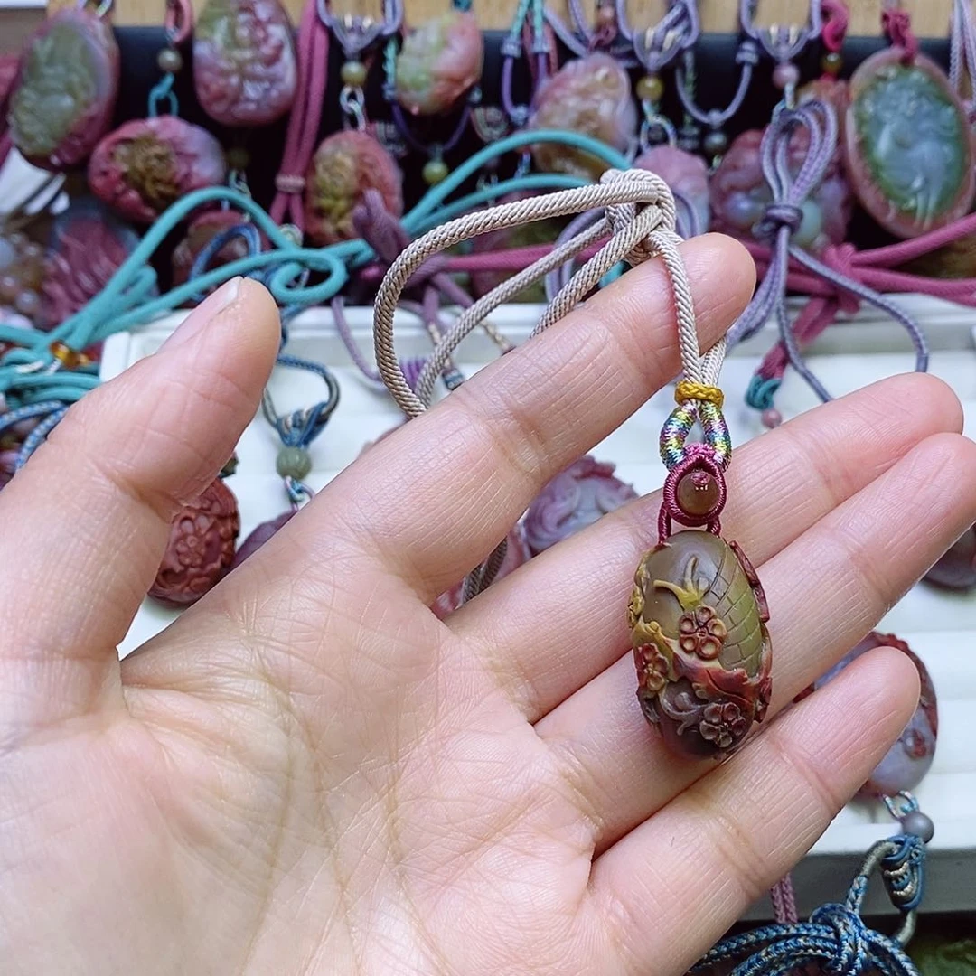 玛瑙/玉髓盐源玛瑙吊坠未镶嵌