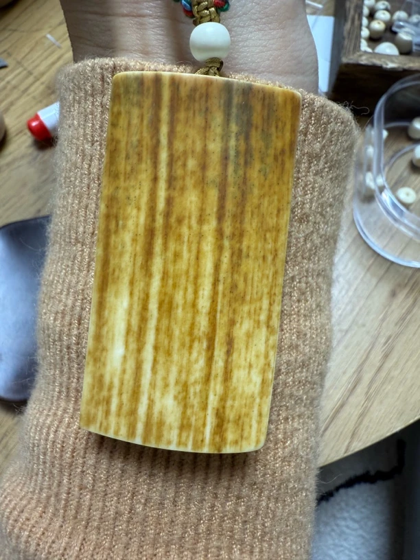 A112234猛犸牙金皮无事牌吊坠