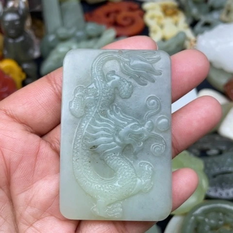 蛇纹石玉颈饰未镶嵌吉*。19