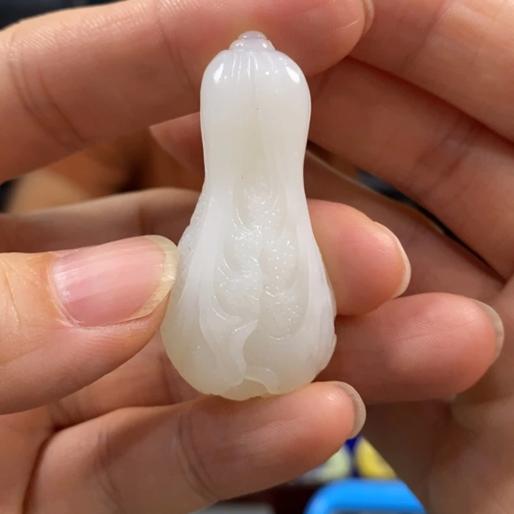 水***方和田玉未镶嵌颈饰