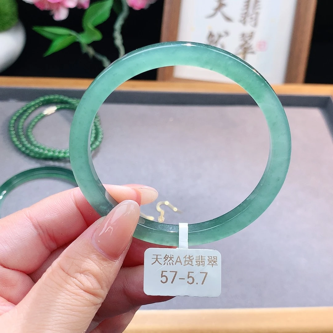 未镶嵌手镯（圆镯）翡翠