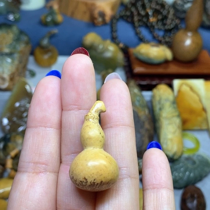 岫岩河磨玉（透闪石质玉）吊坠未镶嵌