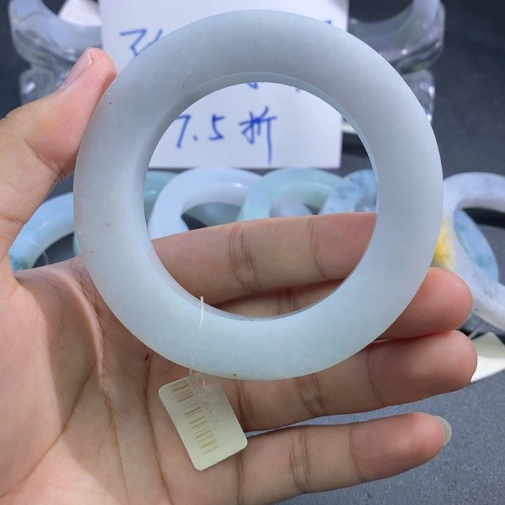 定制翡翠未镶嵌翡翠手镯