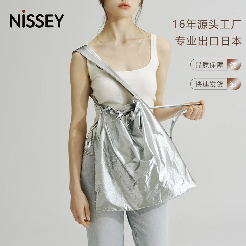 包邮新款锡箔单肩包韩版日系休闲文艺女包网红褶皱抽绳斜挎包时尚