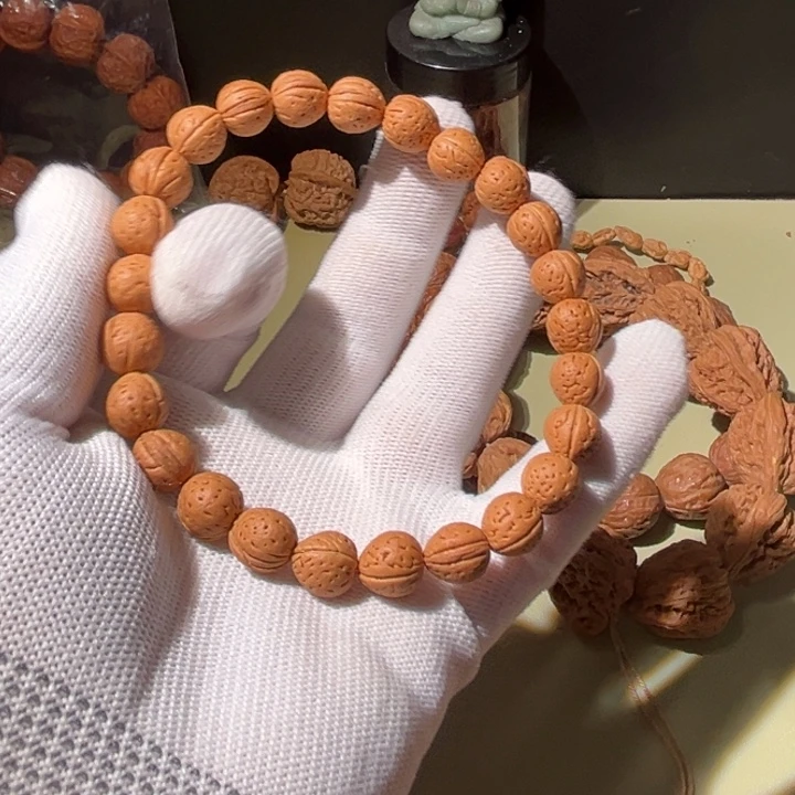 文玩核桃手串…………38